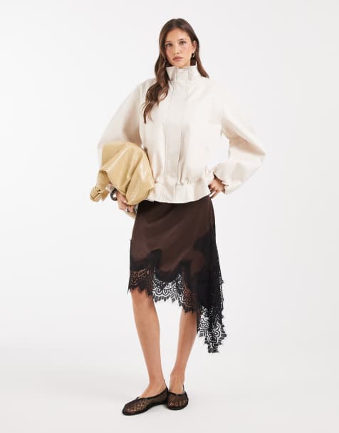 ASOS DESIGN – Gräddvit, figursydd, texturerad träningsjacka med ståkrage och elastisk midja - view 1