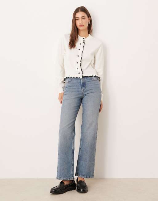ASOS DESIGN – Gräddvit, finstickad kofta med volang och kontrastfärgad kant, 2 av 4