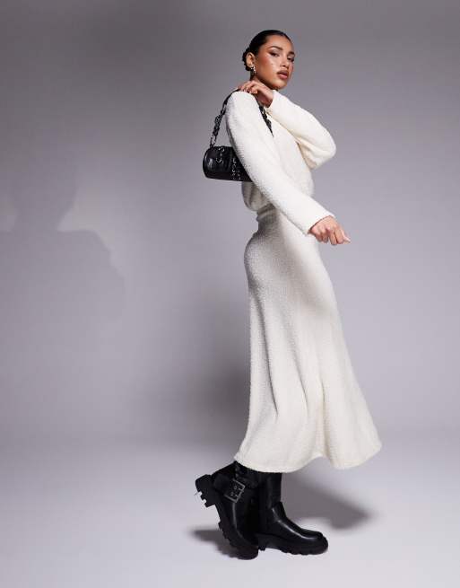 ASOS DESIGN – Gräddvit, fluffig och lång blusklänning med långa ärmar, 2 av 4