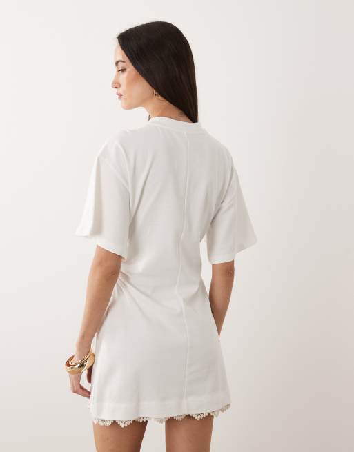 ASOS DESIGN – Gräddvit miniklänning med indragen midja och spetsdetaljer , 4 av 4