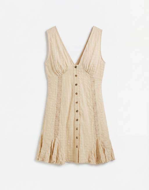 ASOS DESIGN – Gräddvit miniklänning med v-ringning, knäppning, spetskanter och klockad kjol, 5 av 8