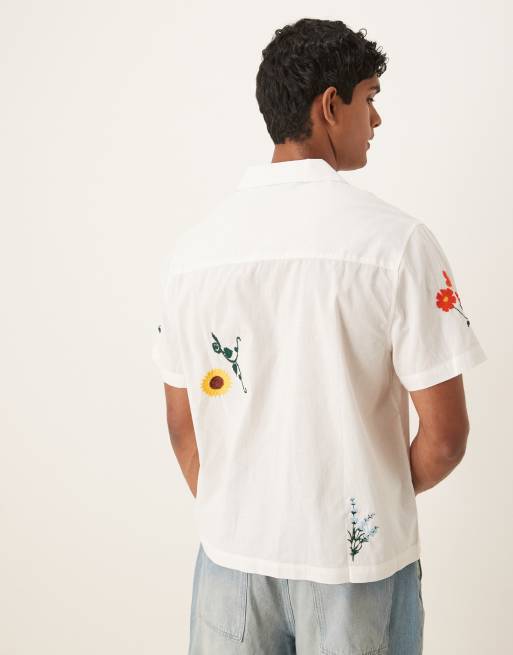 ASOS DESIGN – Gräddvit, mönstrad skjorta med platt krage, 3 av 4