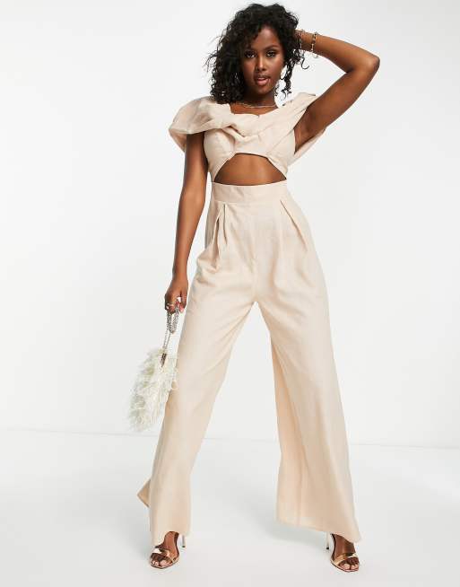 ASOS DESIGN – Gräddvit off shoulder jumpsuit i linne med utskurna detaljer och vida ben, 4 av 4
