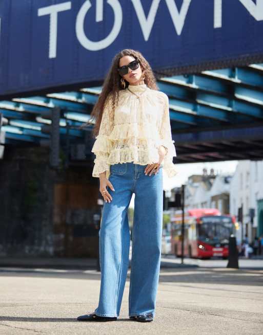 ASOS DESIGN – Gräddvit, panelsydd topp i spets med hög krage, 2 av 4