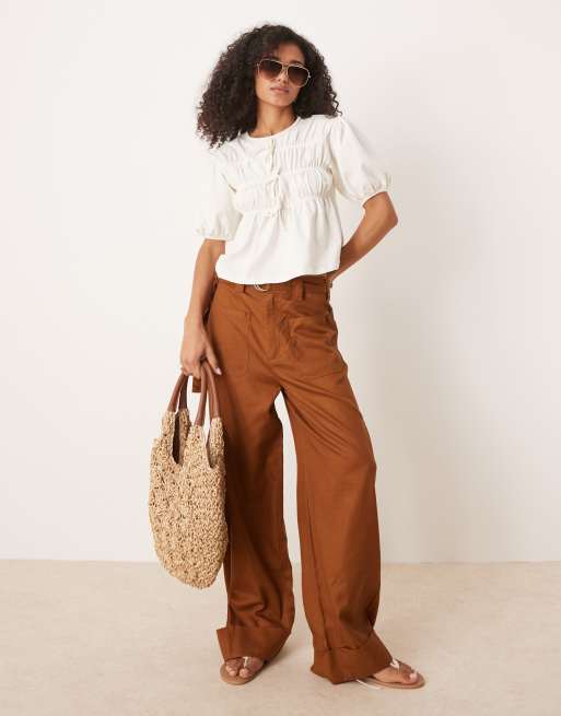 ASOS DESIGN – Gräddvit, ryschad t-shirt med knytband framtill, 3 av 4