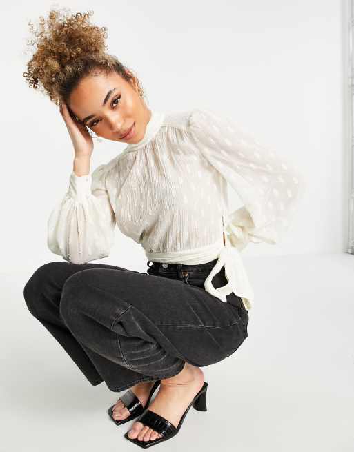 ASOS DESIGN – Gräddvit skir topp med struktur, hög krage och knytning baktill, 4 av 4