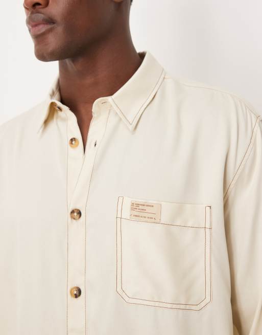 ASOS DESIGN – Gräddvit skjorta med avslappnad passform, märke och kontrastsömmar, 4 av 5