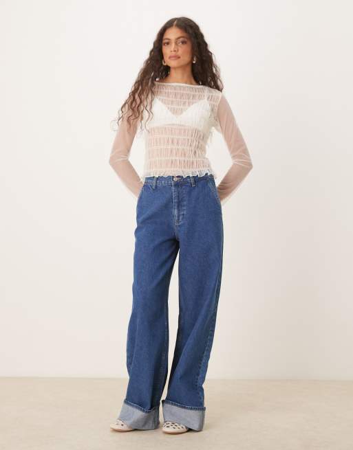 ASOS DESIGN – Gräddvit, smockad topp i mesh och tyll med lång ärm, 2 av 4