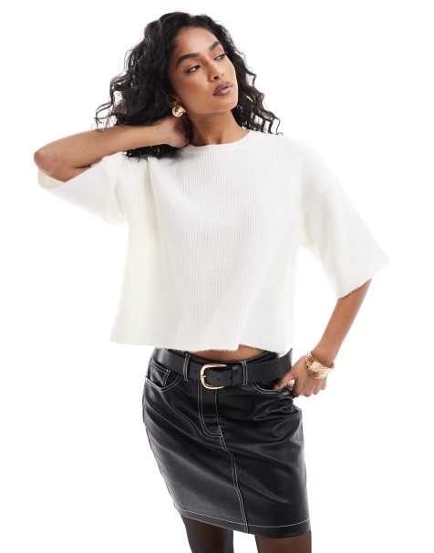 ASOS DESIGN – Gräddvit, stickad, fluffig t-shirt - view 1