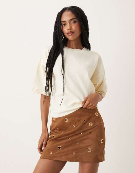 ASOS DESIGN – Gräddvit, stickad t-shirt med rynkad sida - view 1