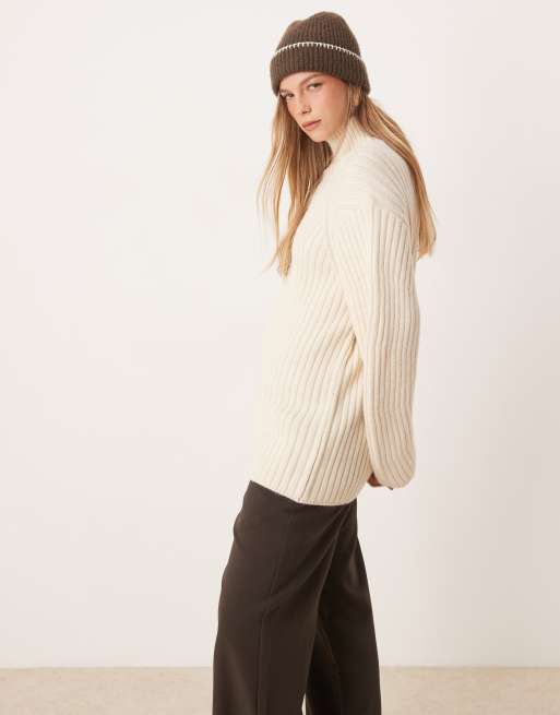 ASOS DESIGN – Gräddvit, stickad tröja med ståkrage och strukturerade ärmar