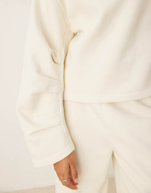 ASOS DESIGN – Gräddvit sweatshirt i oversize med rynkad ärmdetalj och borstad finish, 3 av 4