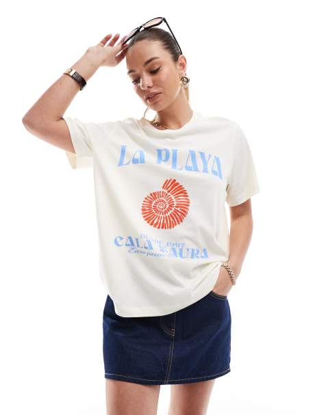 ASOS DESIGN – Gräddvit t-shirt i linnestil med normal passform och snäcktryck - view 1