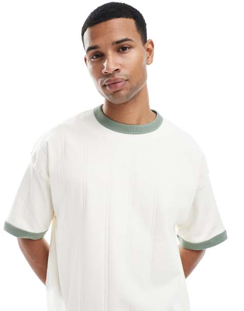 ASOS DESIGN – Gräddvit t-shirt med boxig oversize-passform, ribbad textur och kontrastdetalj - view 1