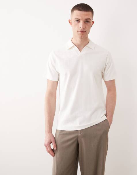 ASOS DESIGN – Gräddvit, texturerad pikétröja i regular fit med sprund vid halsen - view 1