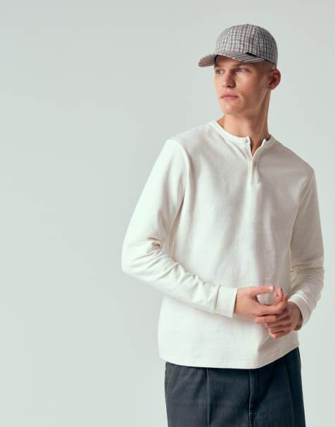 ASOS DESIGN – Gräddvit, texturerad t-shirt i regular fit med långa ärmar och henleykrage - view 1