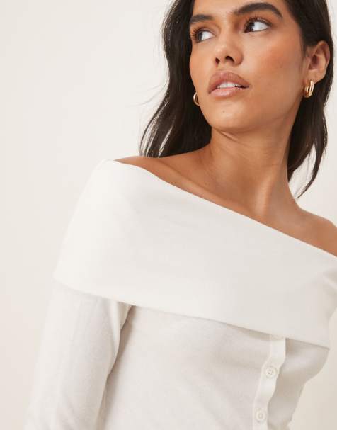 ASOS DESIGN – Gräddvit topp i off shoulder-modell med knappar - view 1