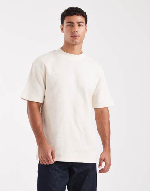 ASOS DESIGN – Gräddvit, våfflad t-shirt med hög ringning och avslappnad passform