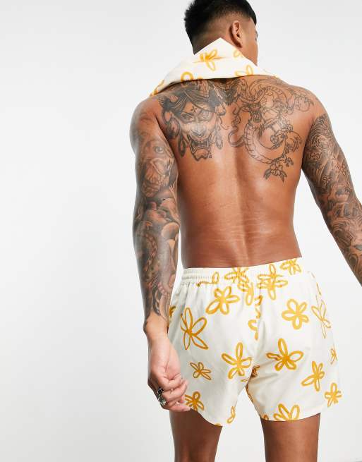 ASOS DESIGN – Gräddvita, blommiga badshorts i kort design, del av set, 3 av 4