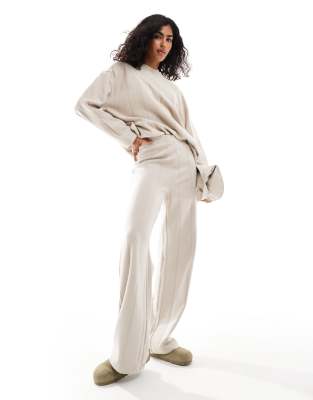 ASOS DESIGN – Gräddvita, bredribbade joggingbyxor i supermjukt material, del av set - view 1