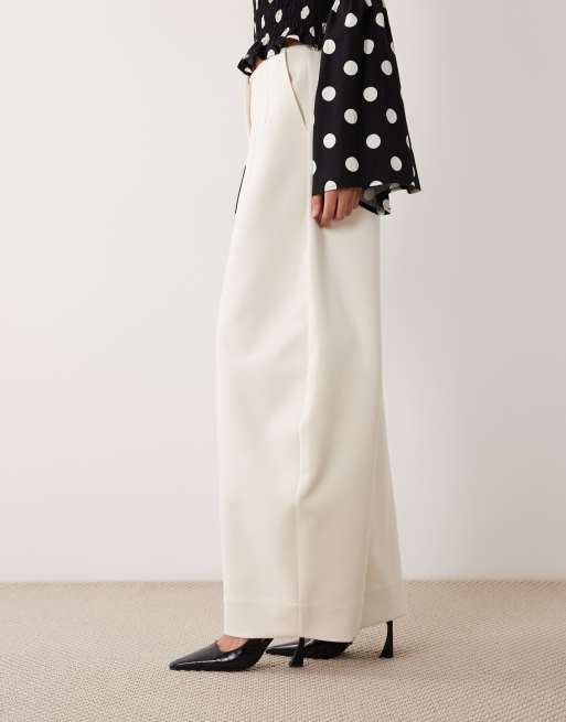 ASOS DESIGN – Gräddvita, figursydda barrelbyxor i oversize med enkelt midjeband, 2 av 5