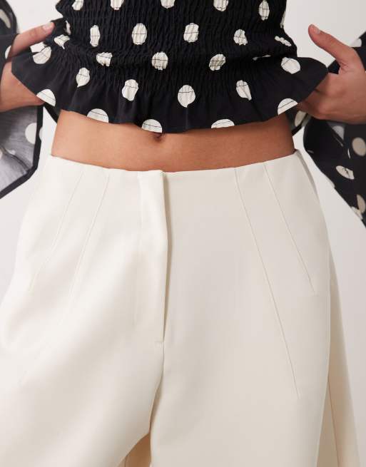 ASOS DESIGN – Gräddvita, figursydda barrelbyxor i oversize med enkelt midjeband, 3 av 5