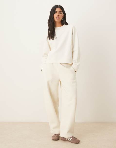 ASOS DESIGN – Gräddvita mjukisbyxor med barrelben och borstad finish - view 1