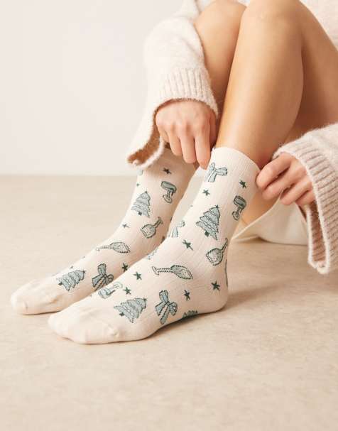 ASOS DESIGN – Gräddvita och gröna strumpor med heltäckande julmotiv - view 1