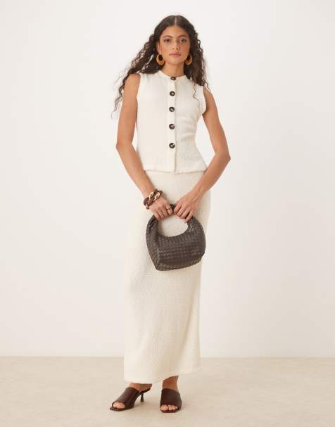 ASOS DESIGN – Gräddvitt, fluffigt set med ärmlös kofta och midikjol - view 1