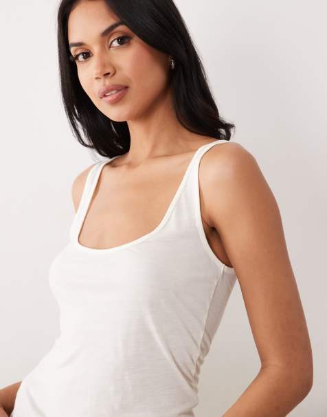 ASOS DESIGN – Gräddvitt, halvskirt linne med djup halsringning - view 1