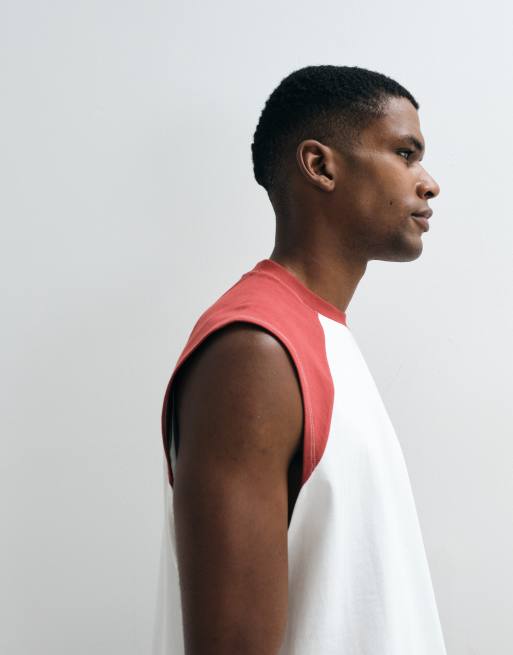 ASOS DESIGN – Gräddvitt och rött linne i oversize med boxig passform och kontrasterande raglan-ärmar, 2 av 5