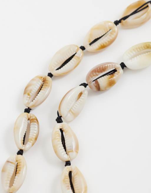 ASOS DESIGN – Gräddvitt rephalsband med oäkta snäckor, 2 av 3