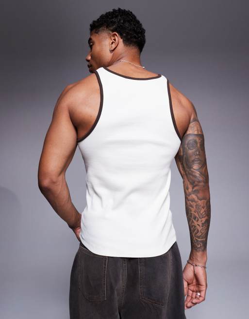 ASOS DESIGN – Gräddvitt, ribbat linne i muscle fit med kontrastfärgad kantrand , 3 av 4