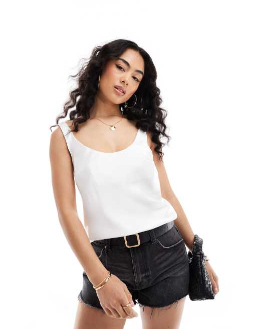 ASOS DESIGN – Gräddvitt satinlinne med vid halsringning, 2 av 4