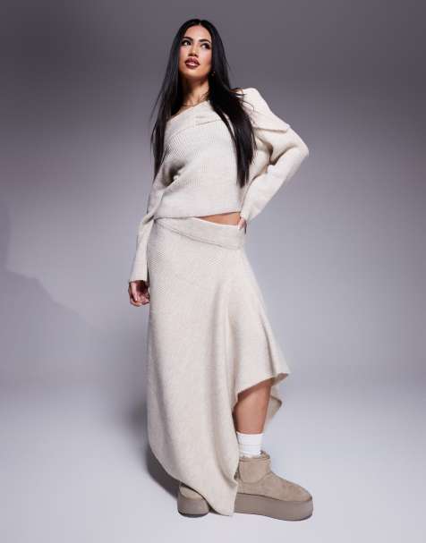 ASOS DESIGN – Gräddvitt set med stickad tröja med bardotringning och asymmetrisk maxikjol - view 1