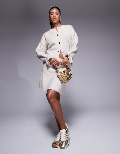 ASOS DESIGN – Gräddvitt, stickat set med kofta, guldfärgade knappar och minikjol - view 1