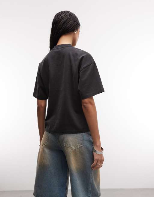 ASOS DESIGN – Grafitgrå t-shirt med v-ringning och tribeca-fotboll, 4 av 4