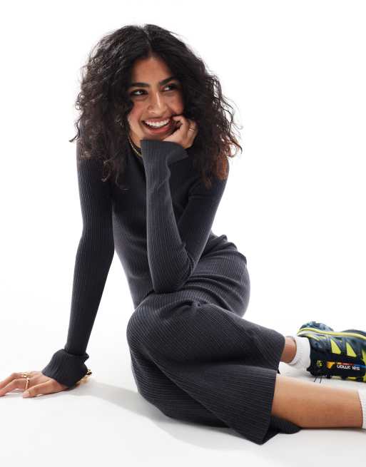 ASOS DESIGN – Grafitowa dzianinowa sukienka maxi z okrągłym dekoltem i rozcięciami na mankietach