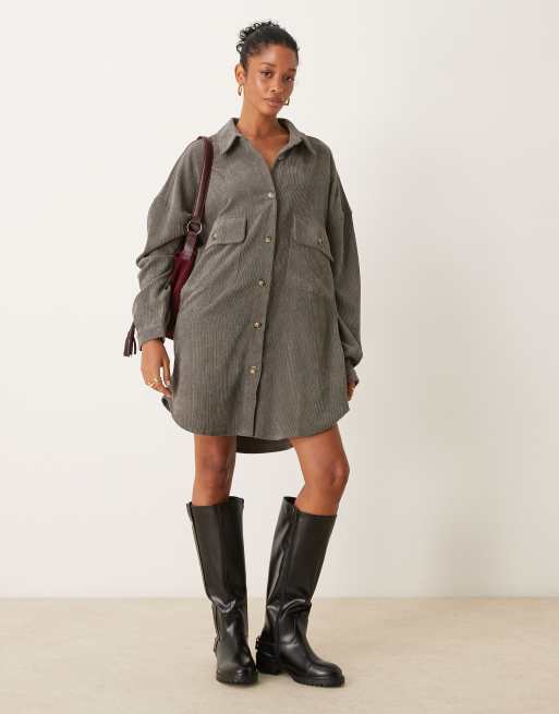 ASOS DESIGN – Grafitowa sztruksowa sukienka koszulowa oversize z kieszeniami