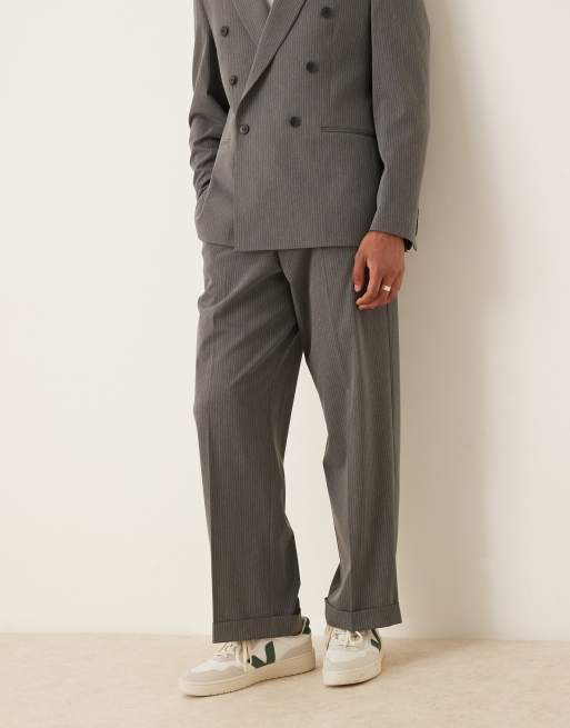 ASOS DESIGN – Grafitowe spodnie garniturowe w prążki z szerokimi nogawkami, 5 z 5
