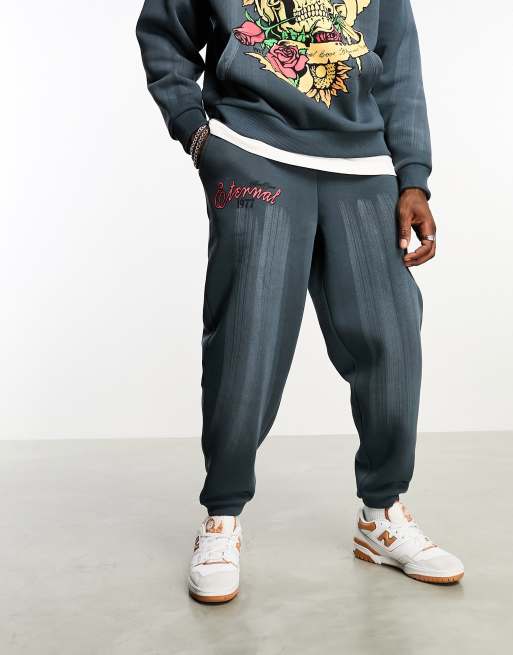 ASOS DESIGN – Grafitowe sprane joggersy oversize z grungowym nadrukiem, część zestawu, 4 z 4