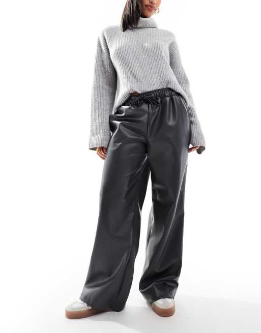 ASOS DESIGN – Grafitowe wciągane spodnie z szerokimi nogawkami z imitacji skóry