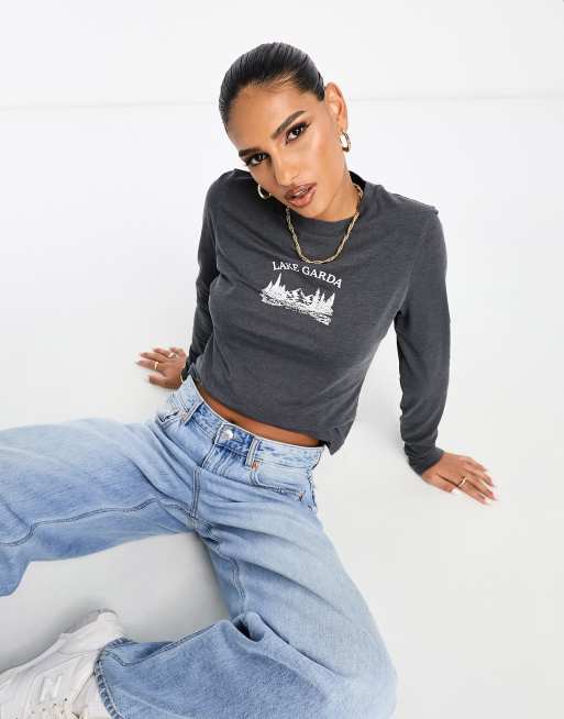 ASOS DESIGN – Grafitowy melanżowy T-shirt o przylegającym kroju z długimi rękawami i grafiką z napisem „Lake Garda”