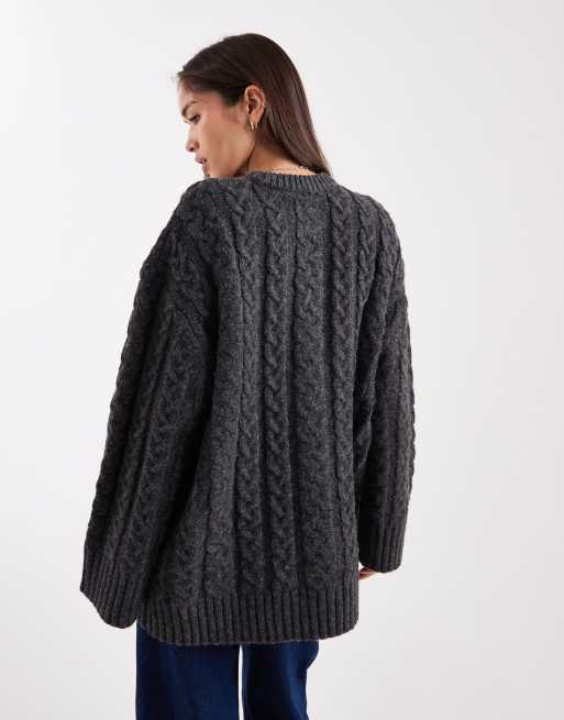 ASOS DESIGN – Grafitowy sweter oversize z okrągłym dekoltem z dzianiny o warkoczowym splocie, 4 z 4