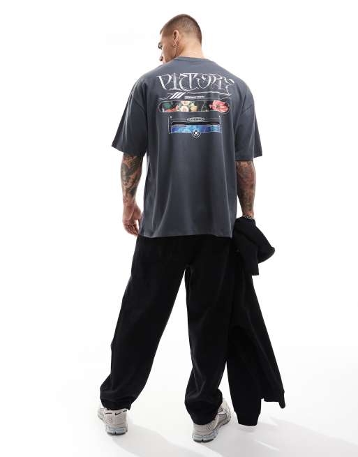 ASOS DESIGN – Grafitowy T-shirt oversize z nadrukiem z motywem kwiatów i napisem na plecach