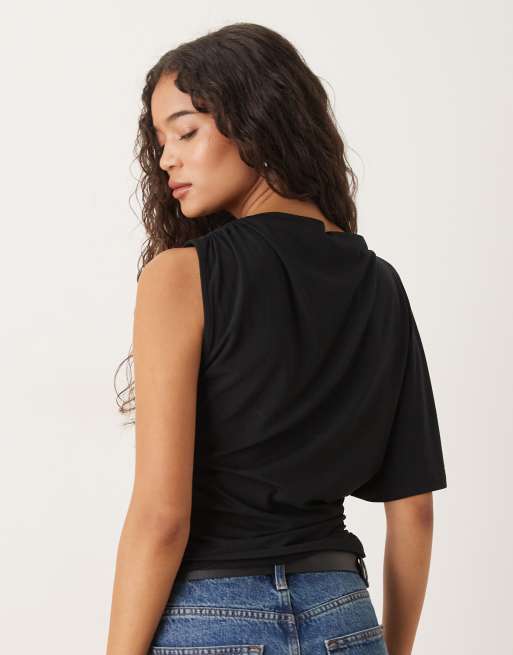 ASOS DESIGN – Grafitowy top w stylu peleryny na jedno ramię z materiału cupro, 3 z 4