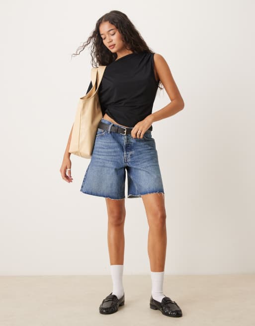 ASOS DESIGN – Grafitowy top w stylu peleryny na jedno ramię z materiału cupro, 4 z 4