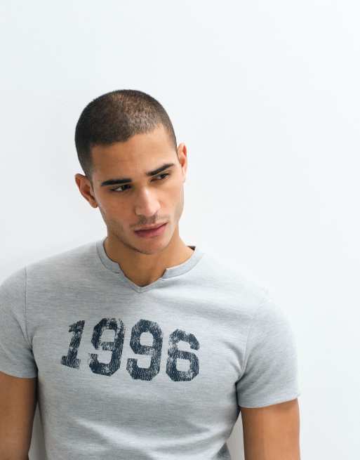 ASOS DESIGN – Gråmelerad, kraftig t-shirt i interlockjersey med smal passform och 1996-tryck, 3 av 5