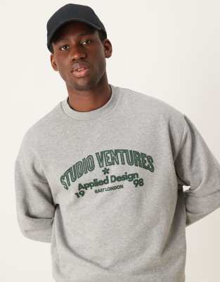 ASOS DESIGN – Gråmelerad sweatshirt med grönt tryck
