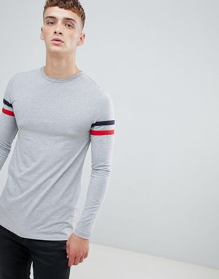 ASOS DESIGN – Gråmelerad t-shirt i longline- och muscle fit-modell med lång kontrastärm